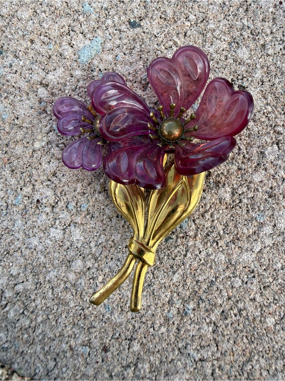 Vintage Purple Lucite Molded Flower Bouquet Brooch Gold Tone Leaves Pin